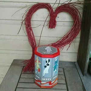 Vintage 1930's MODES Biscuit Tin